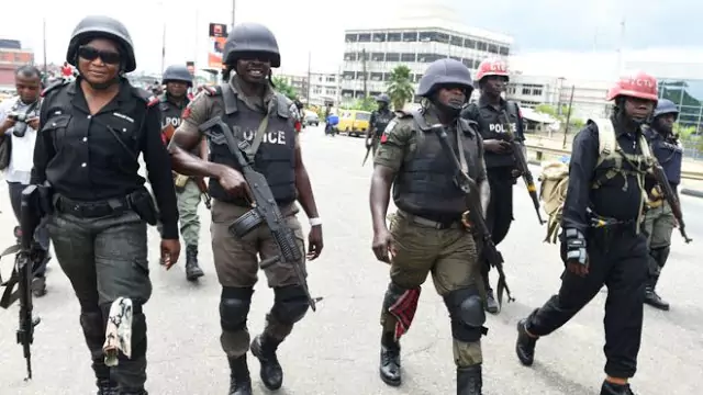 Nigeria 2 Policiers Tués Par Balles Dans Le District D Ika